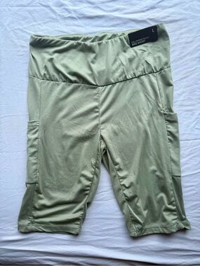Love Tree Biker Shorts W/ Pockets NWT